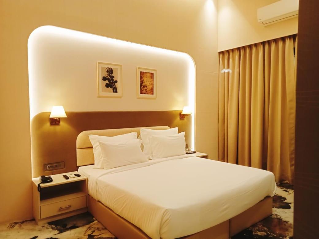 Gandharv Resorts Wai Buitenkant foto